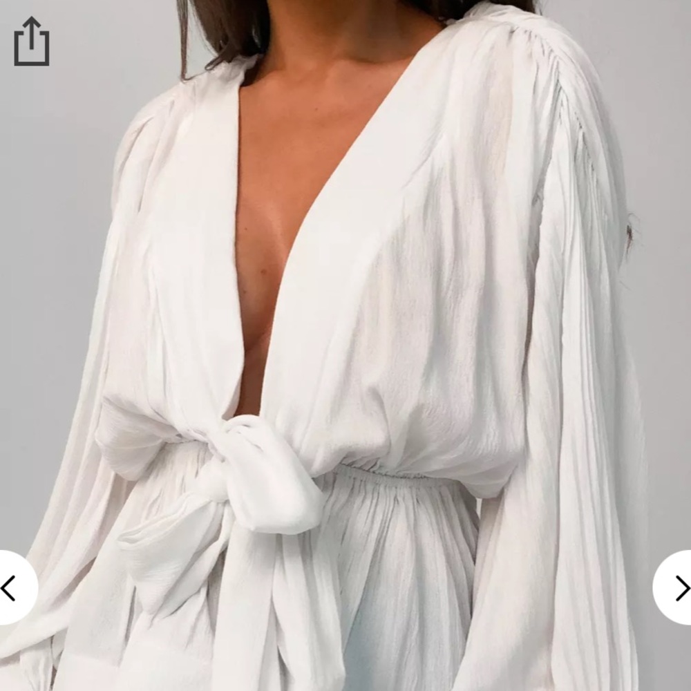 white cheesecloth plunge flippy hem blouse